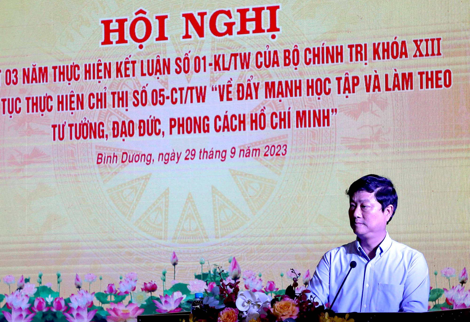 3; Đồng chí Võ Văn Minh – Phó Bí thư Tỉnh ủy, Chủ tịch UBND tỉnh Bình Dương phát biểu tại Hội nghị.